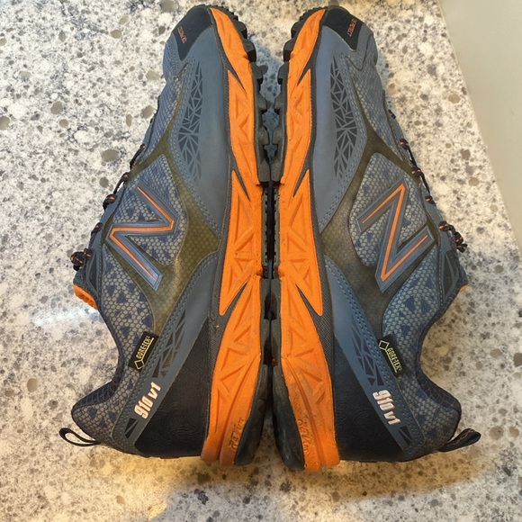 New Balance Trail shoes mens size 8 4E hiking sport - Picture 4 of 11